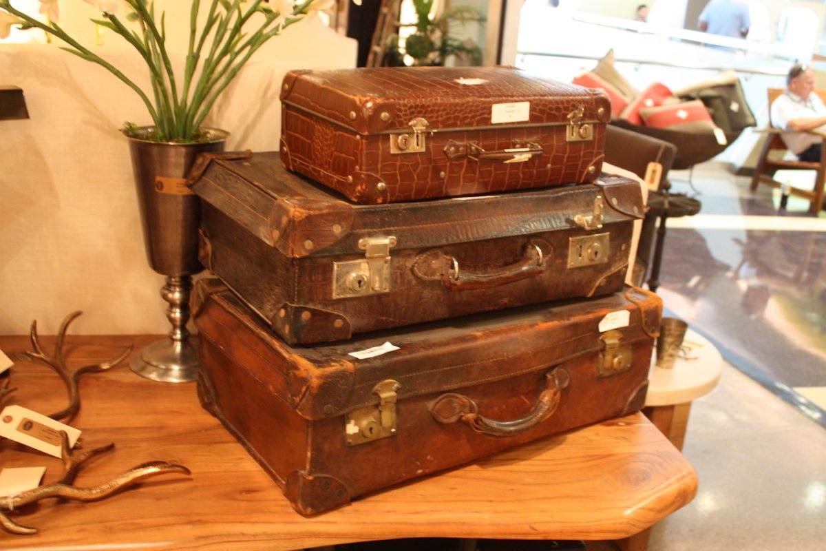 Showcase a Vintage Suitcase