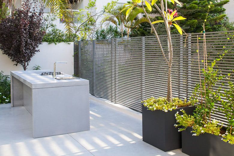 Simple small backyard outdoor kitchen