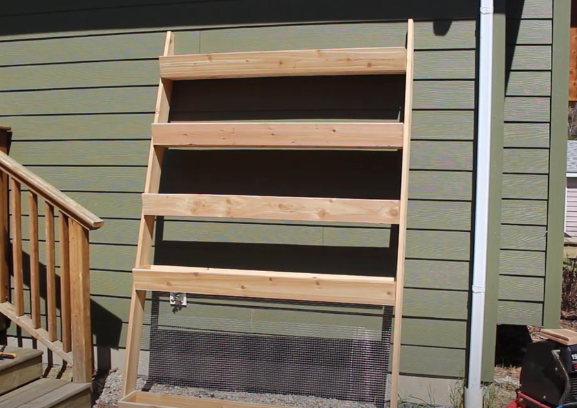 Simple wall leaning ladder planter