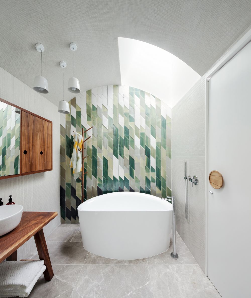 Skylight bathroom lighting and freestanding tub