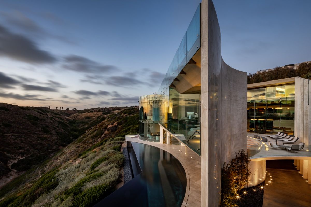 Sleek Glass and Concrete Razor House curved wall