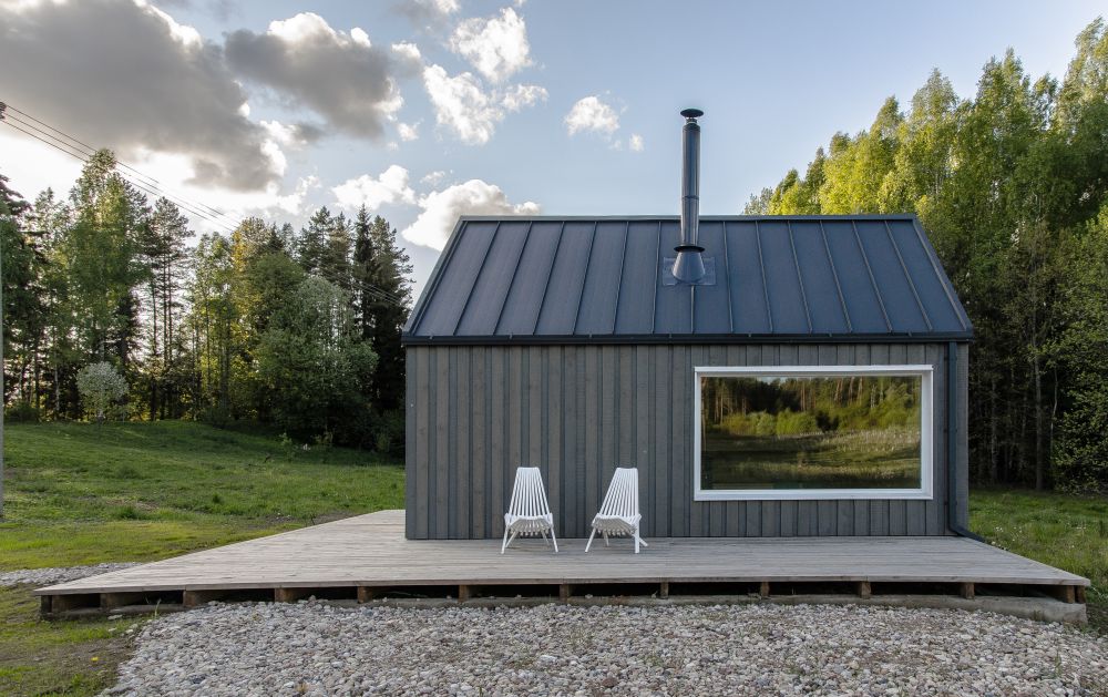 Small cabin deck and porch