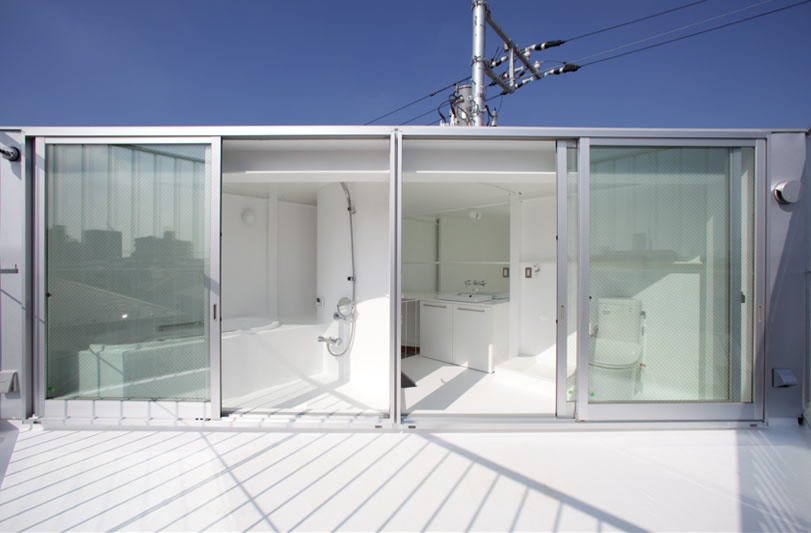 Small tower house in Tokyo bathroom