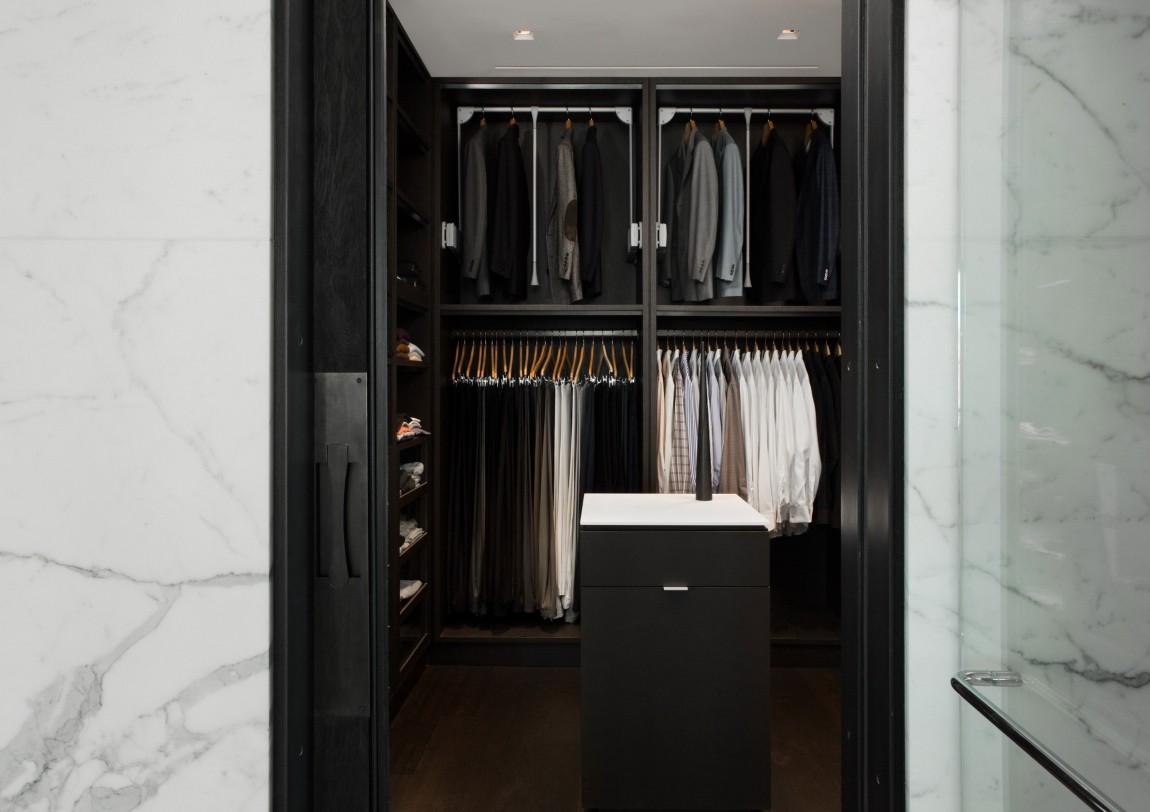 Small walk in closet entrance walls with marble