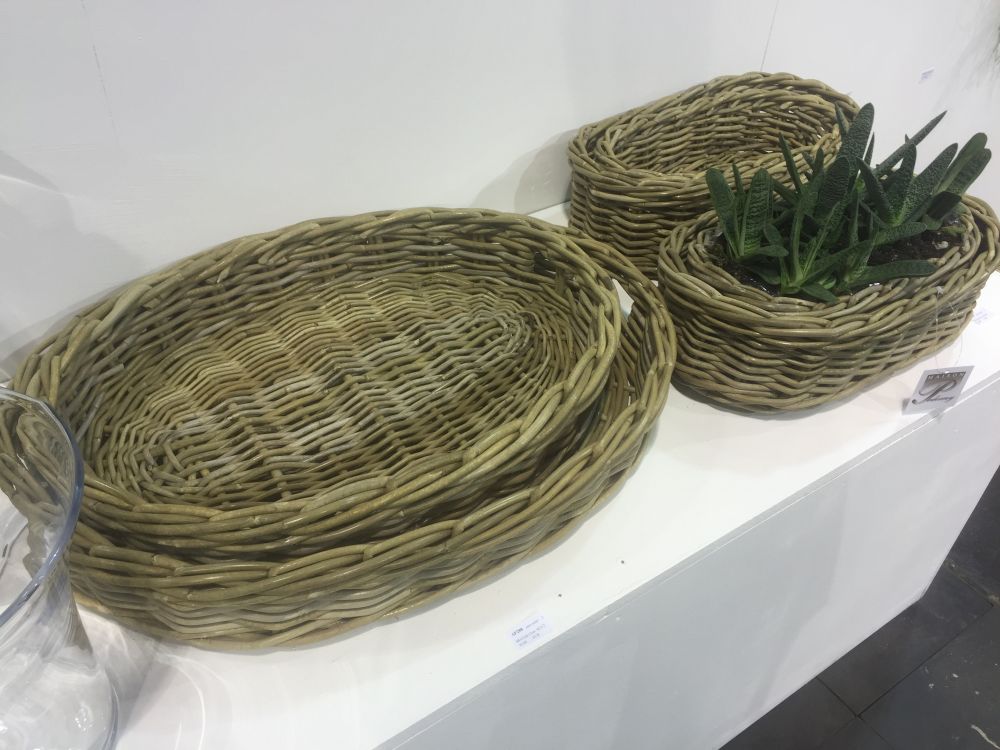 Small wicker baskets trays