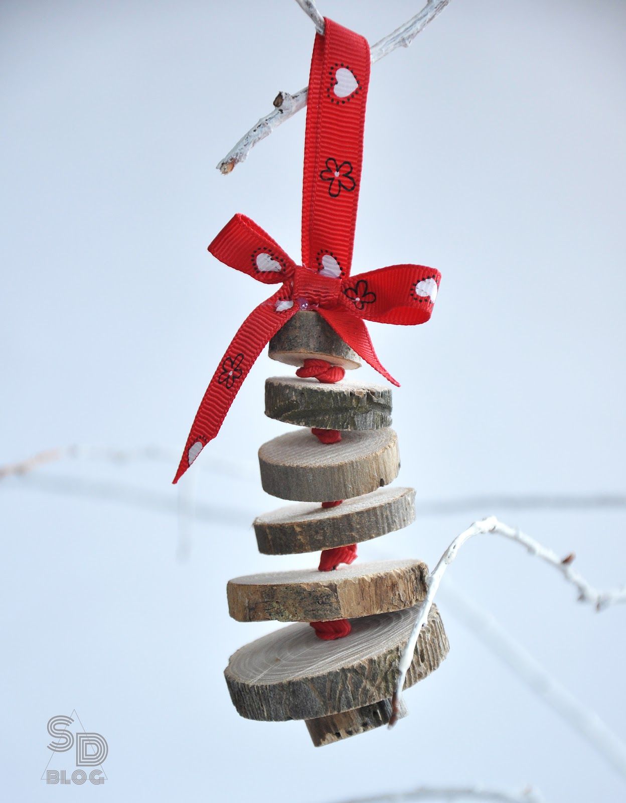 Small wood slices to crate christmas ornaments