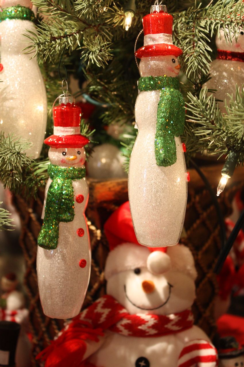 Tall, thin glass snowmen mix well with plump, plush versions.