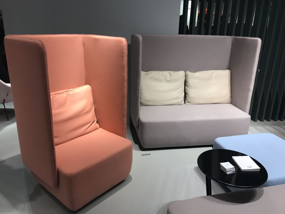Soft Line opera privacy chair