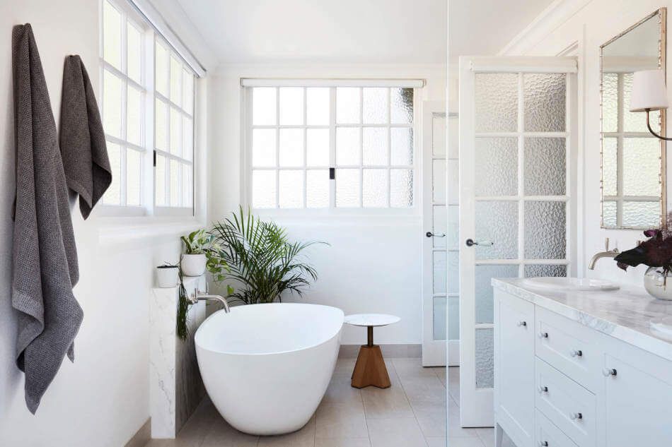 Soft ivory and whites bathroom