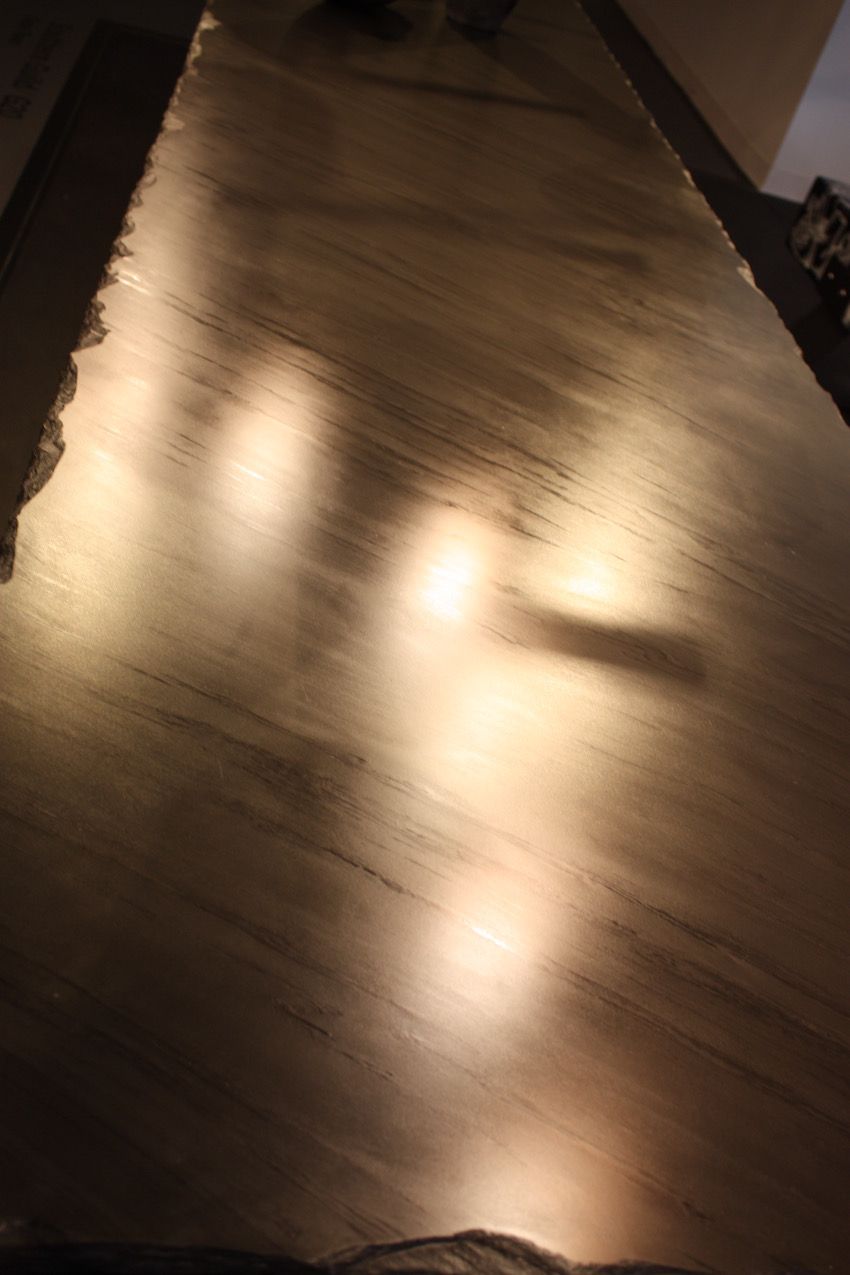 High shine means high interest in this case. Such a stunning slab table!