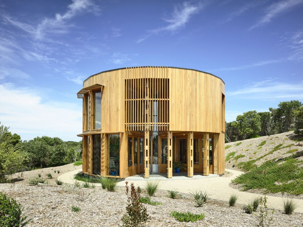 St  Andrews Beach House by Austin Maynard Architects front view