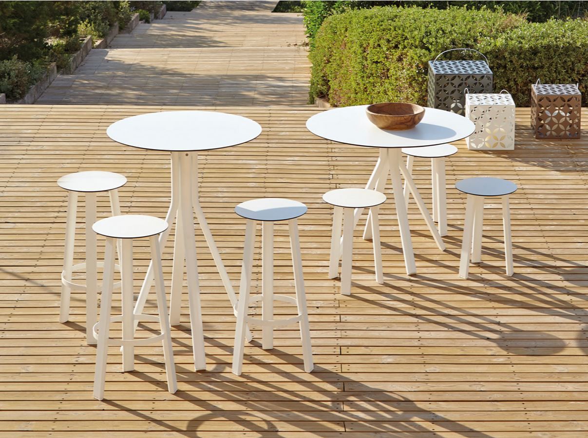 Stack whtie high stools