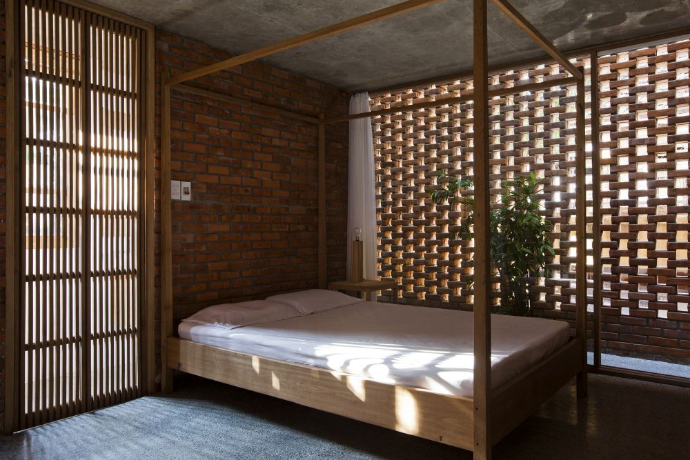 Stacked perforated bricks - Termitary House - bedroom