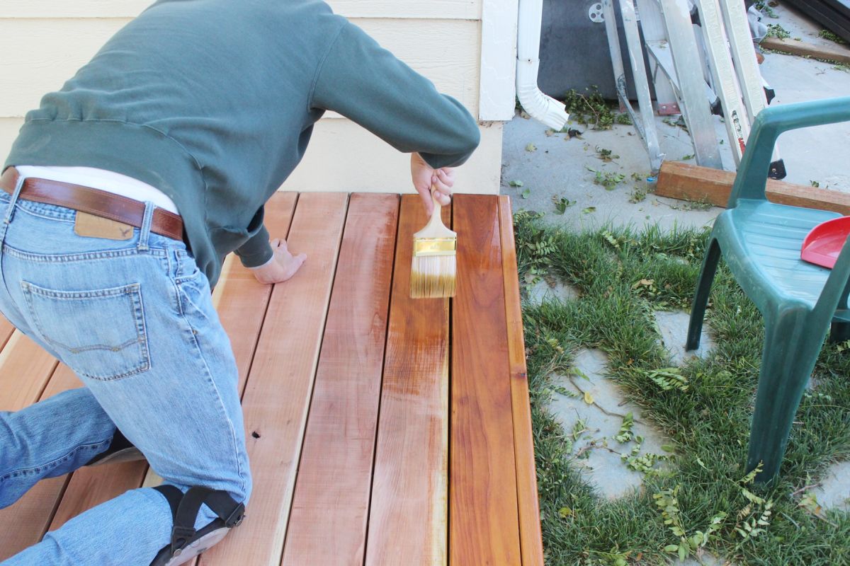 Stain and Seal a Redwood Deck brusing