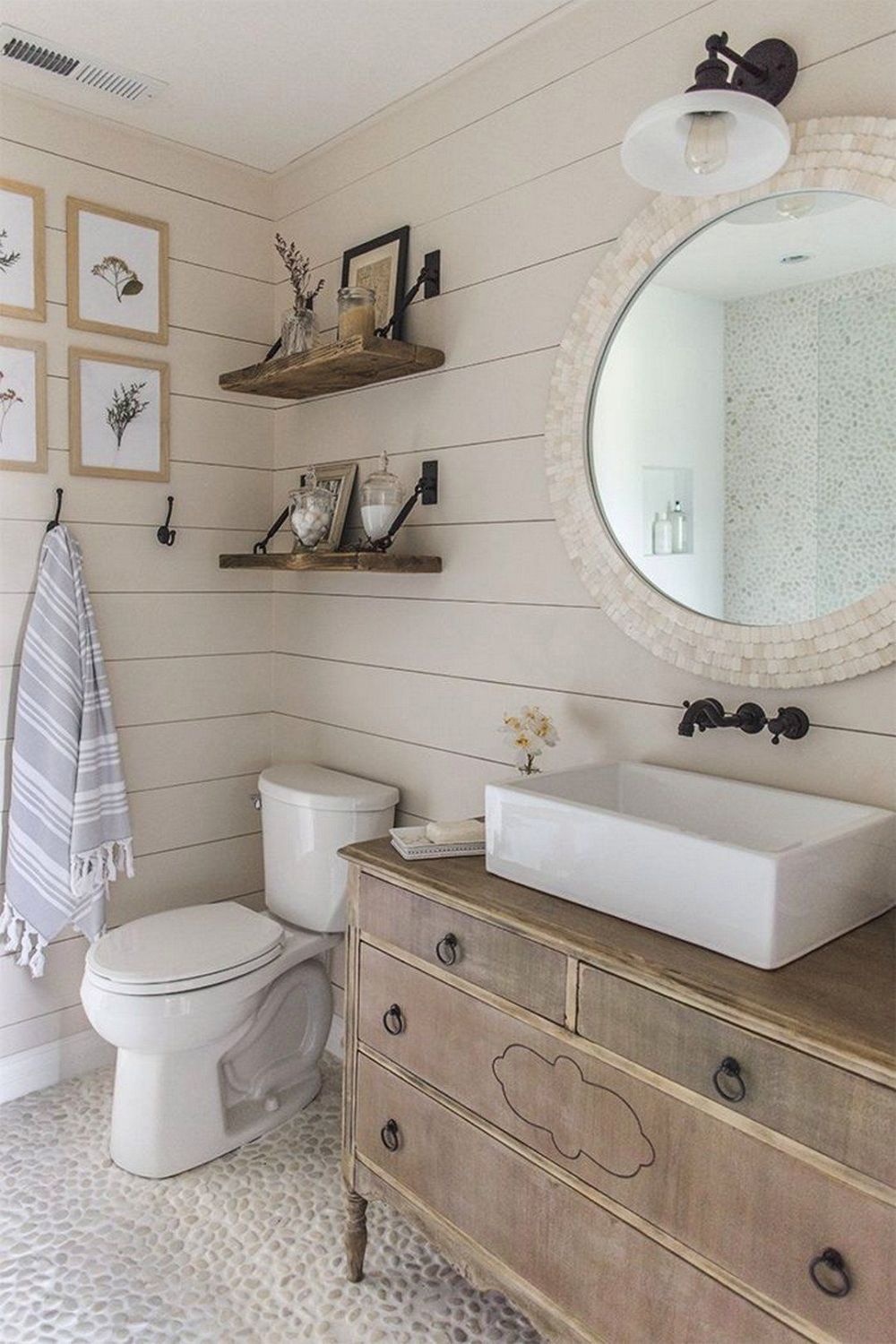 15 Bathrooms With Beautiful Statement Mirrors