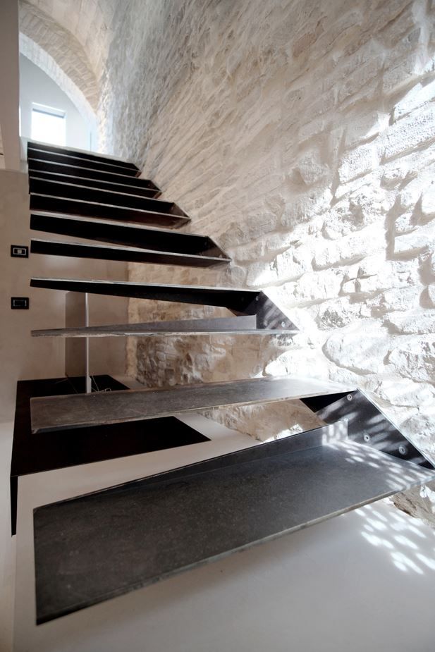 Steel wall hanging stairs