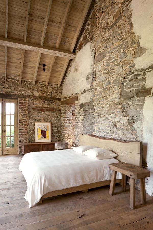 Stone or brick walls for a rustic decor