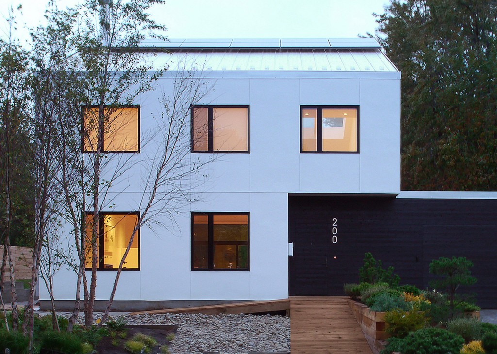 Straw bales house in Ontario by Nicolas Koff