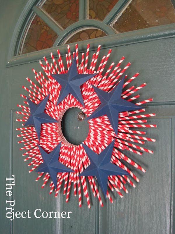 Straw wreath with removable stars