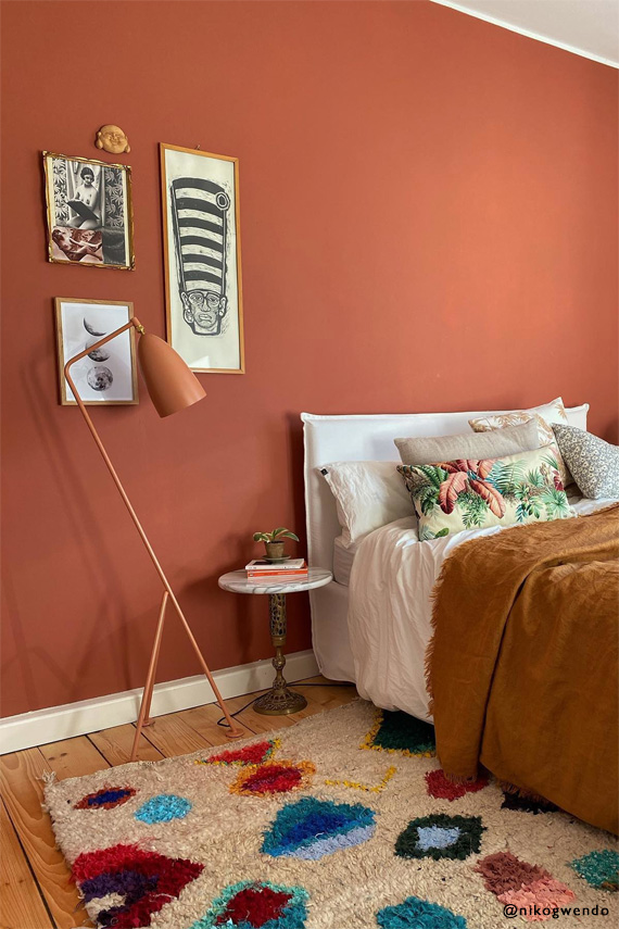 Striking bedroom color