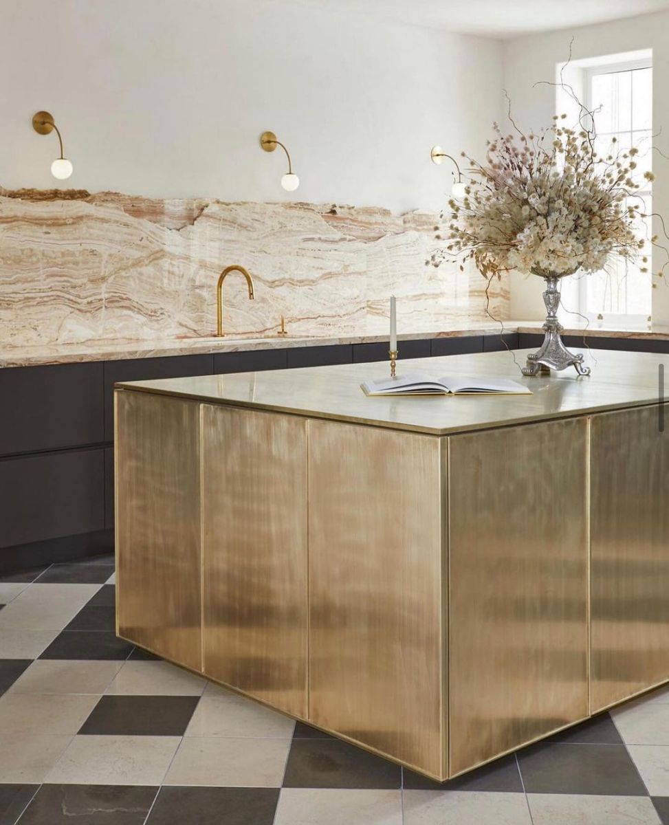 Striking onyx stone backsplash