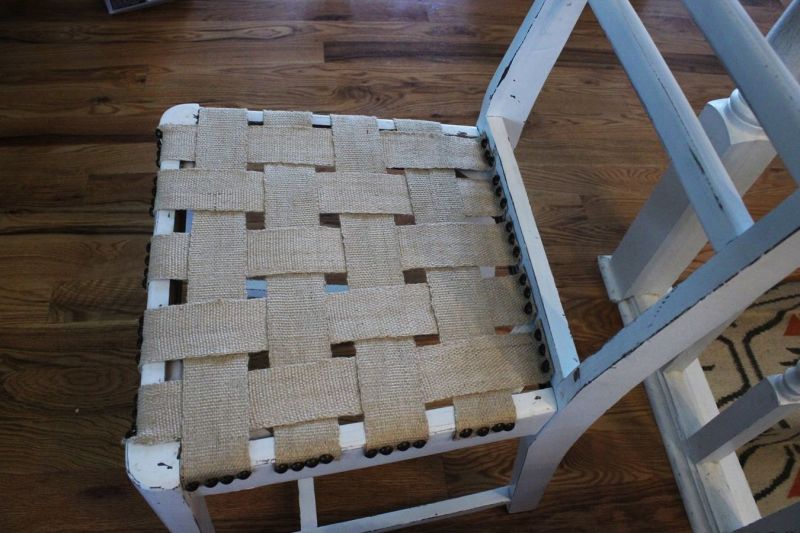 Strips on chair from jute