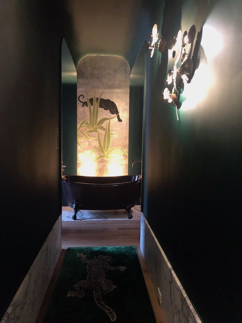 Studio-DB-bath entry with a cool design