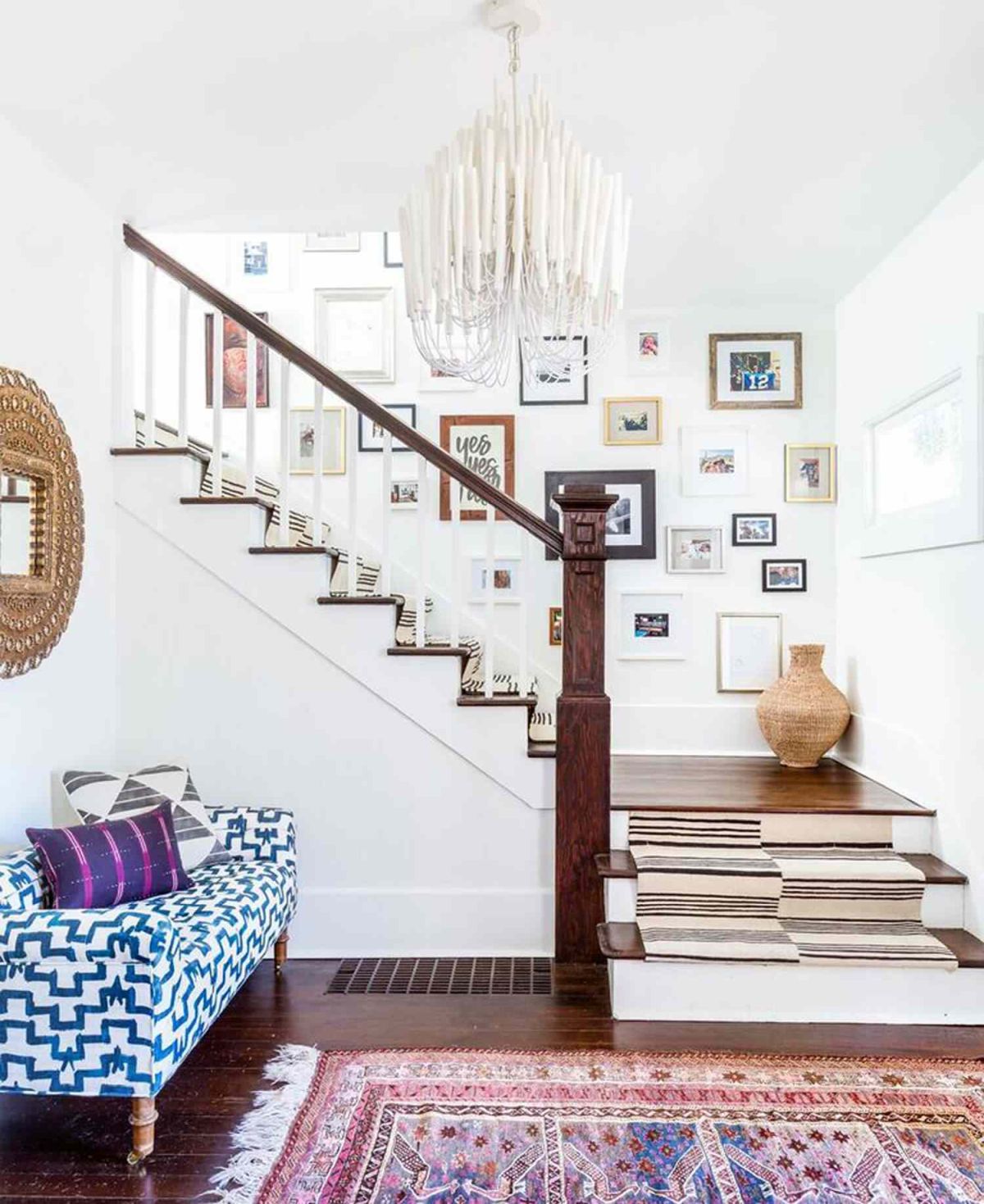 13 Stylish Ways to Decorate Stairway Walls