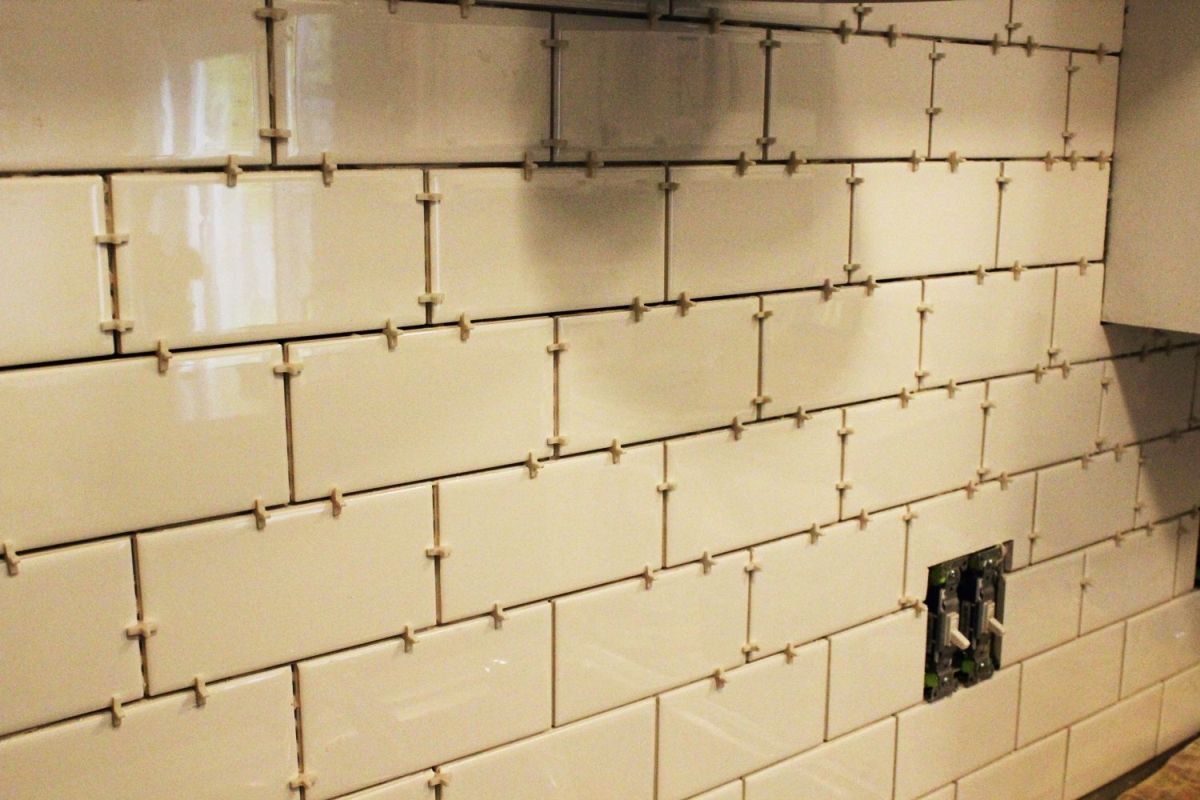 Subway tiles with spacers between
