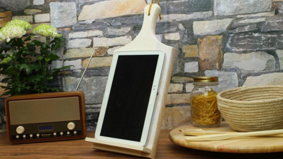 Tablet wood cutting board holder