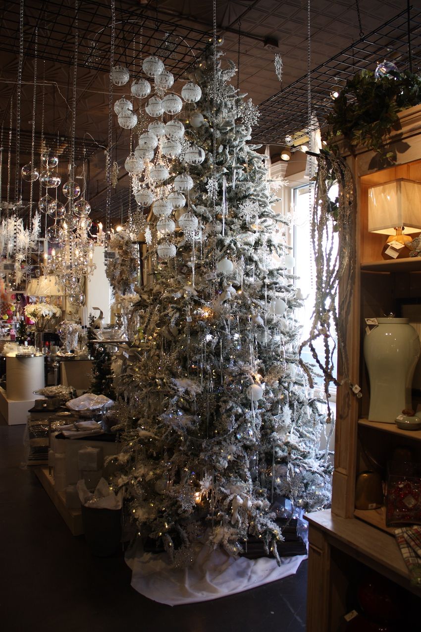 Christmas Tree Decorating Ideas for All Kinds of Tastes