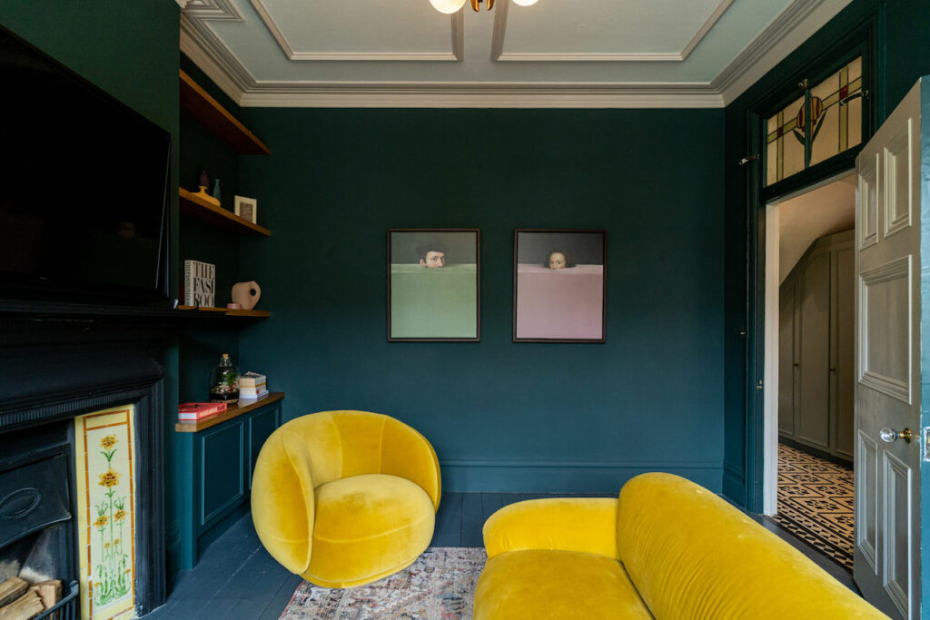 Teal sitting room 1024x683