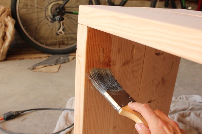 The Prettiest Way: Staining Wood