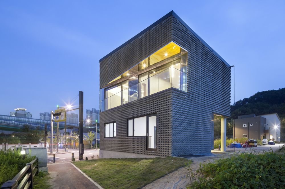 The Scale-ing House in South Korea Building