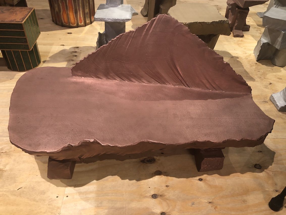 The copper finish makes this bench look like stone.