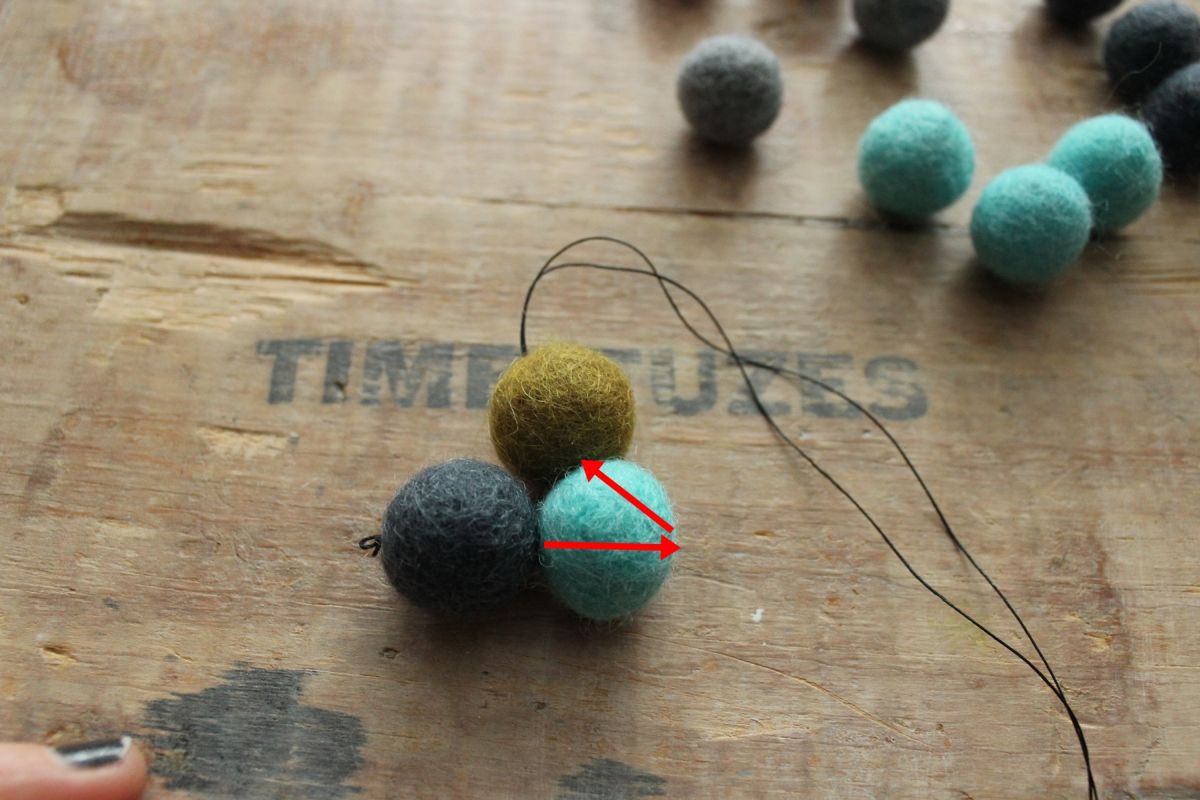 Thread on the next felt ball