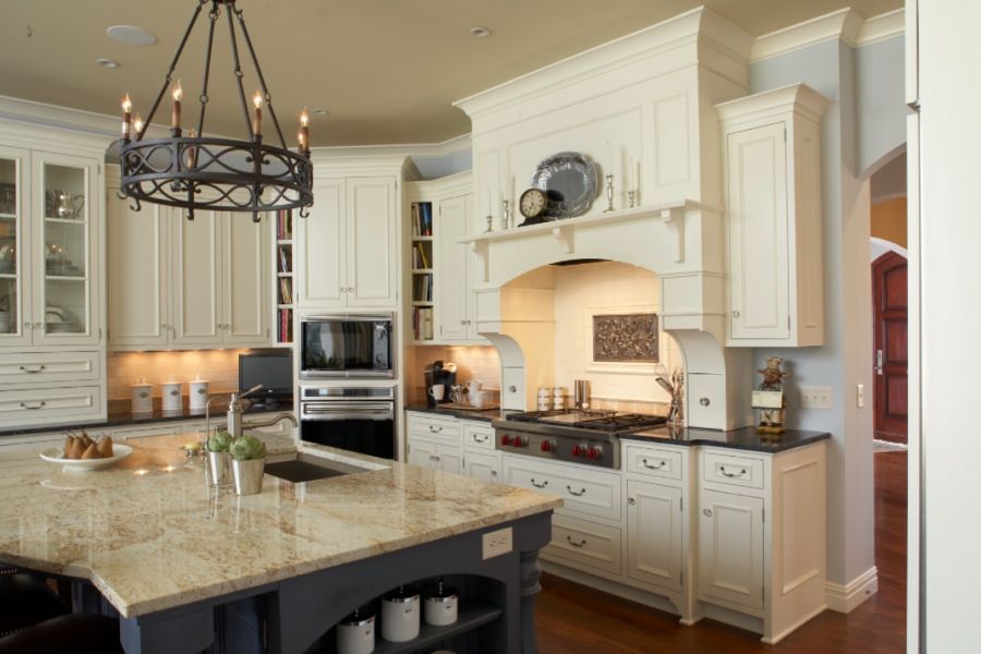 Traditional Kitchen in Minneapolis