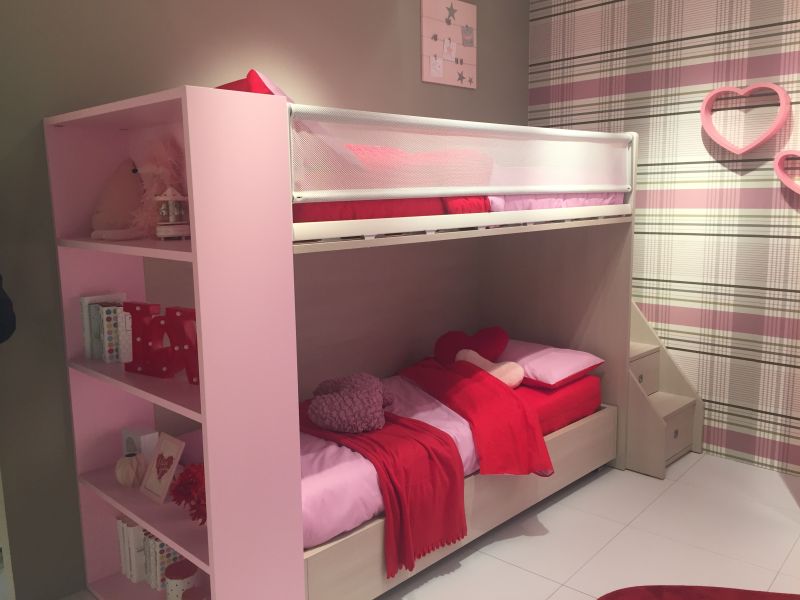 Traditional bunk beds for girls