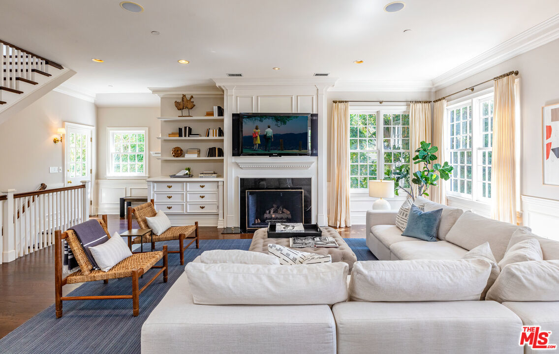 Traditional elegance casual comfort cozy living area