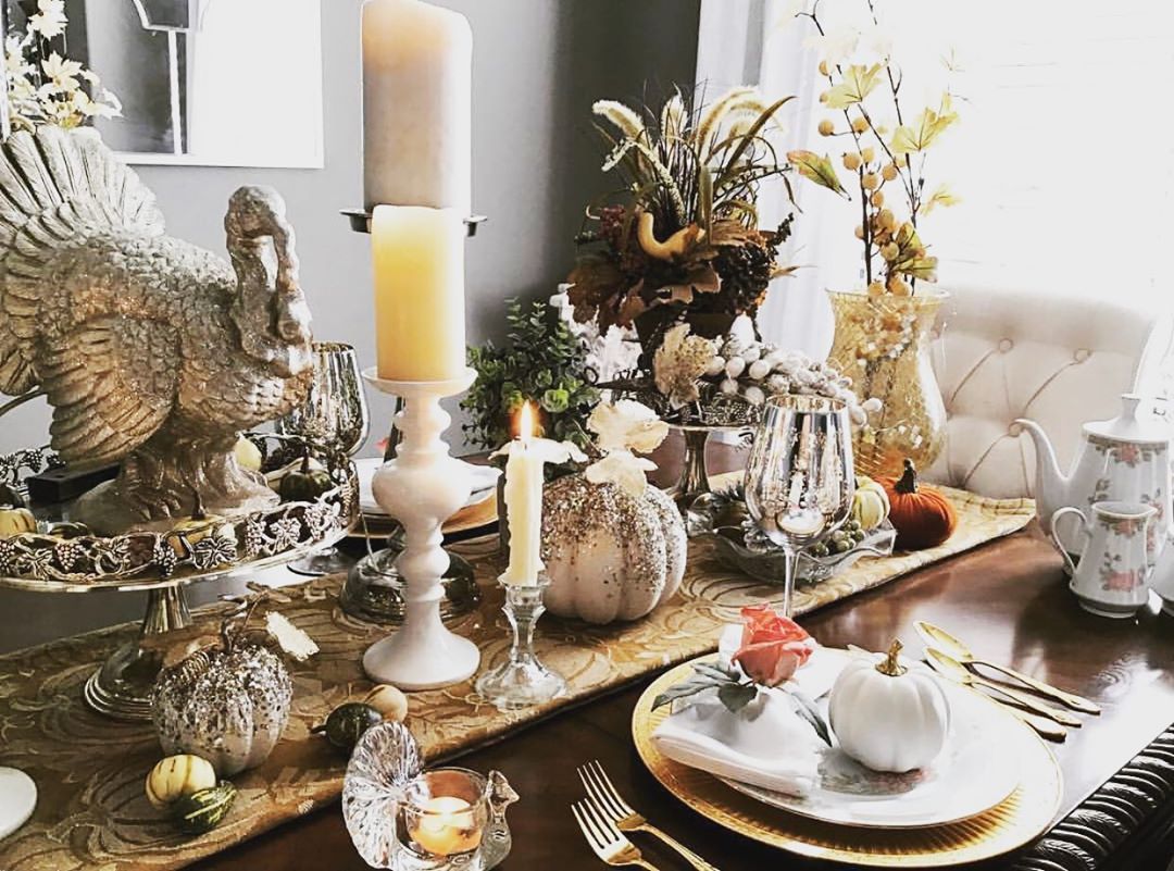 Traditional thanksgiving table decor