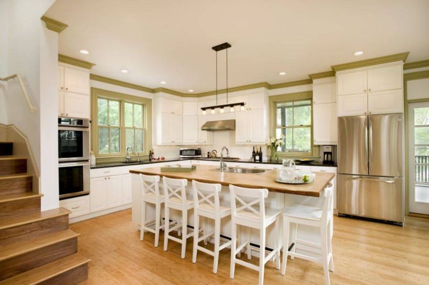 Traditional white kitchen with bamboo floor