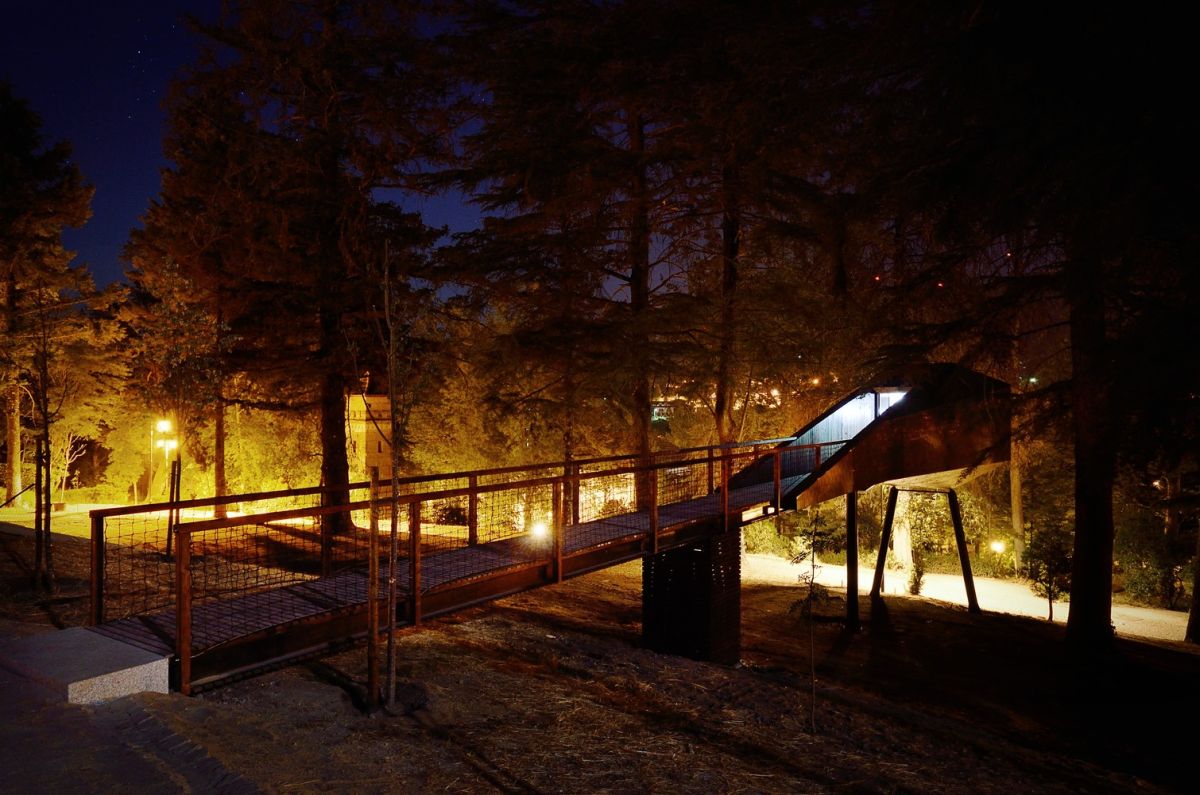 Tree Snake Houses by Luís Rebelo de Andrade + Tiago Rebelo de Andrade - by night