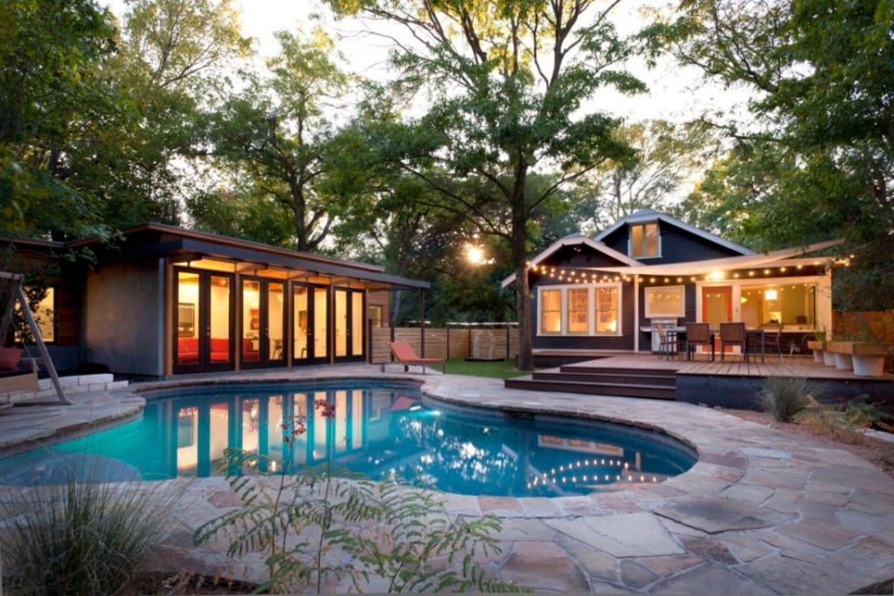 Trendy courtyard pool photo in Austin