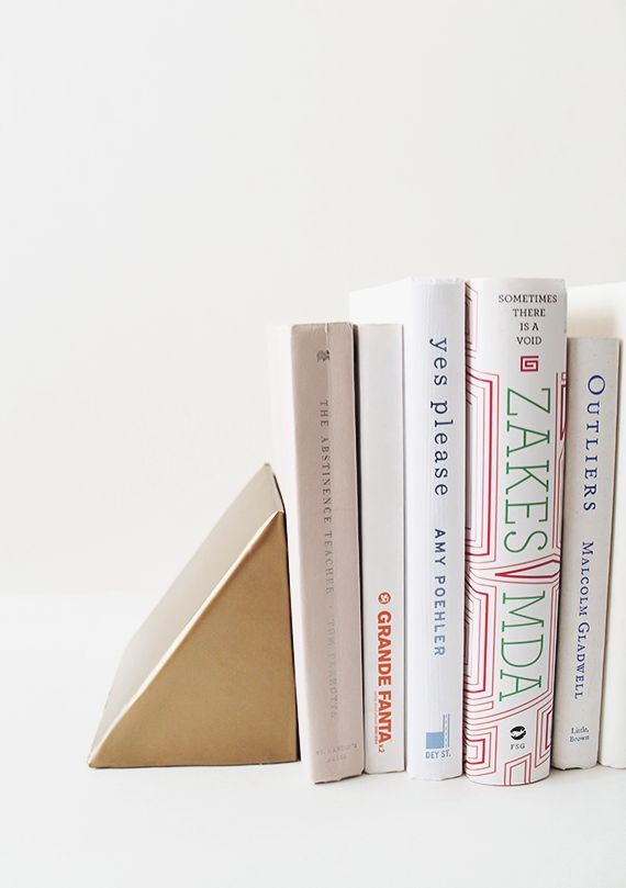 Triangle cardbox bookends