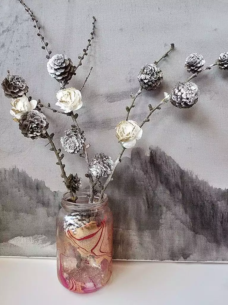 Turn pine cones into flowers