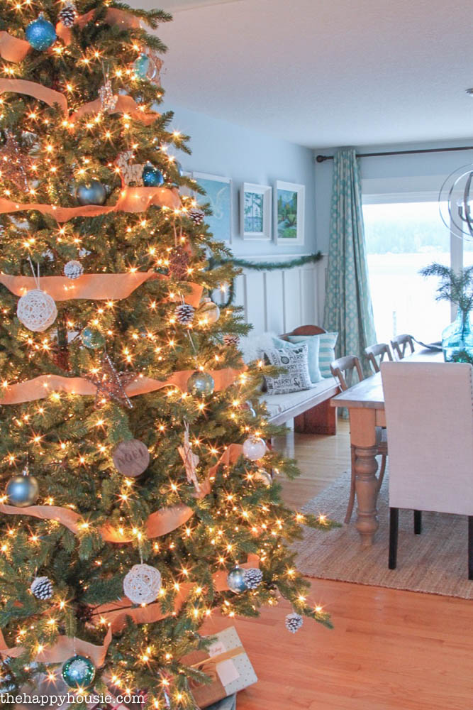 Turouise living room accents with Green Tree