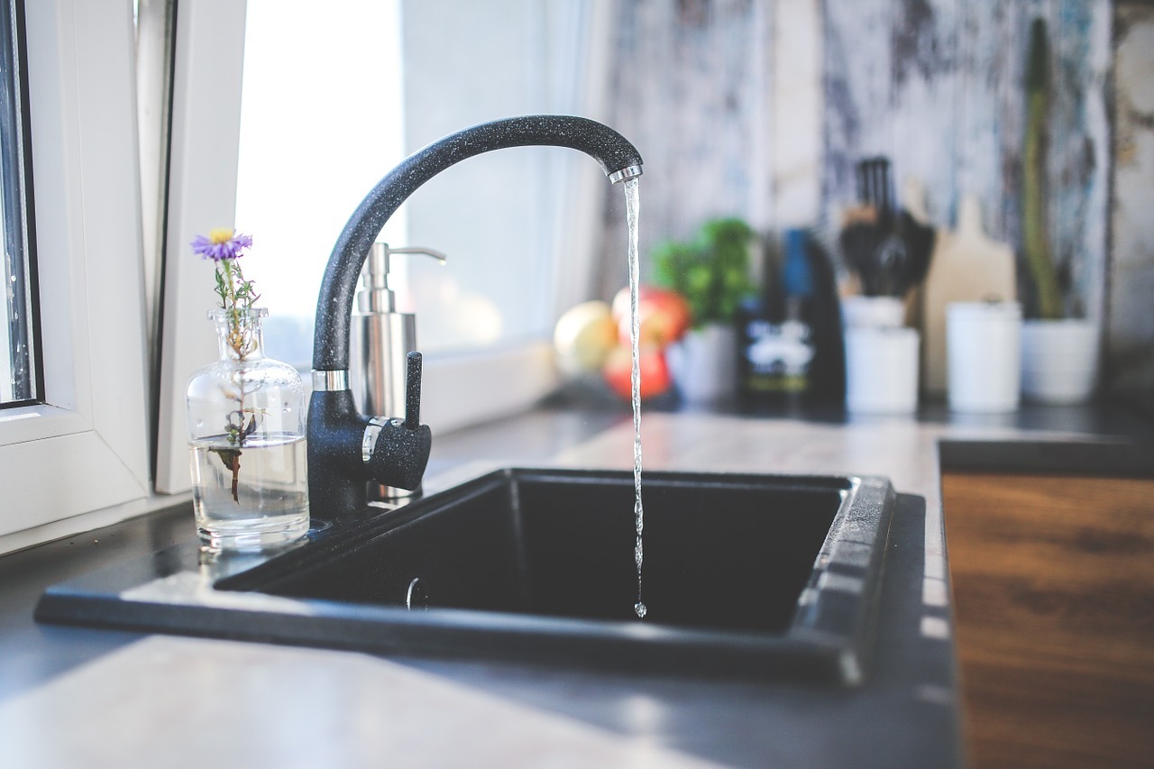 Types Of Kitchen Faucets: Streams
