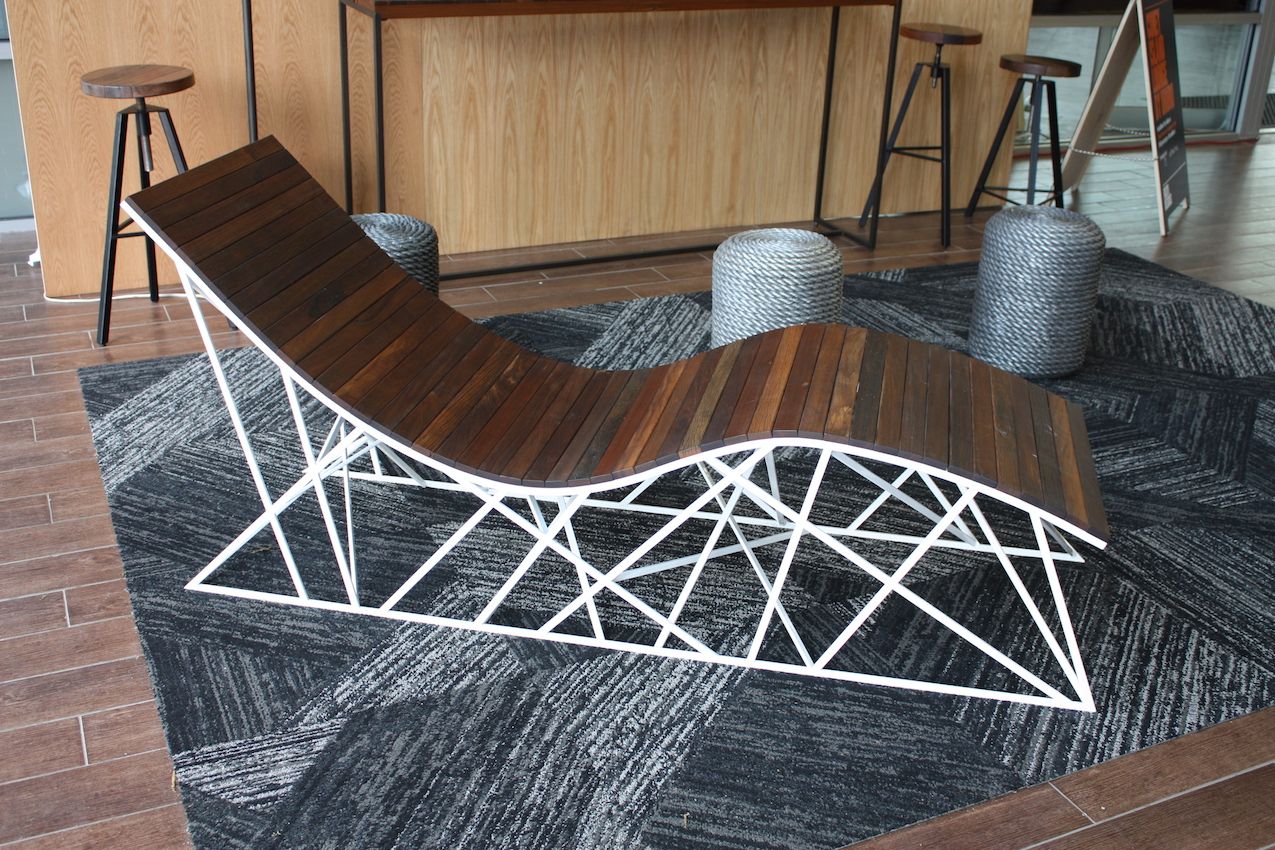 Uhuru lounge