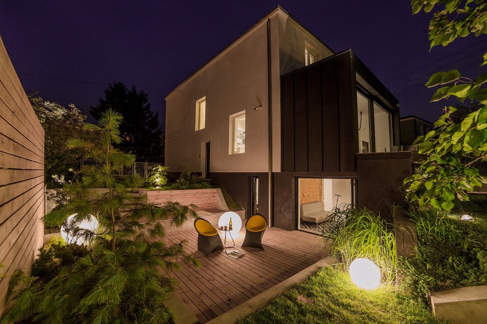 Urban House in Warsaw backyard deck