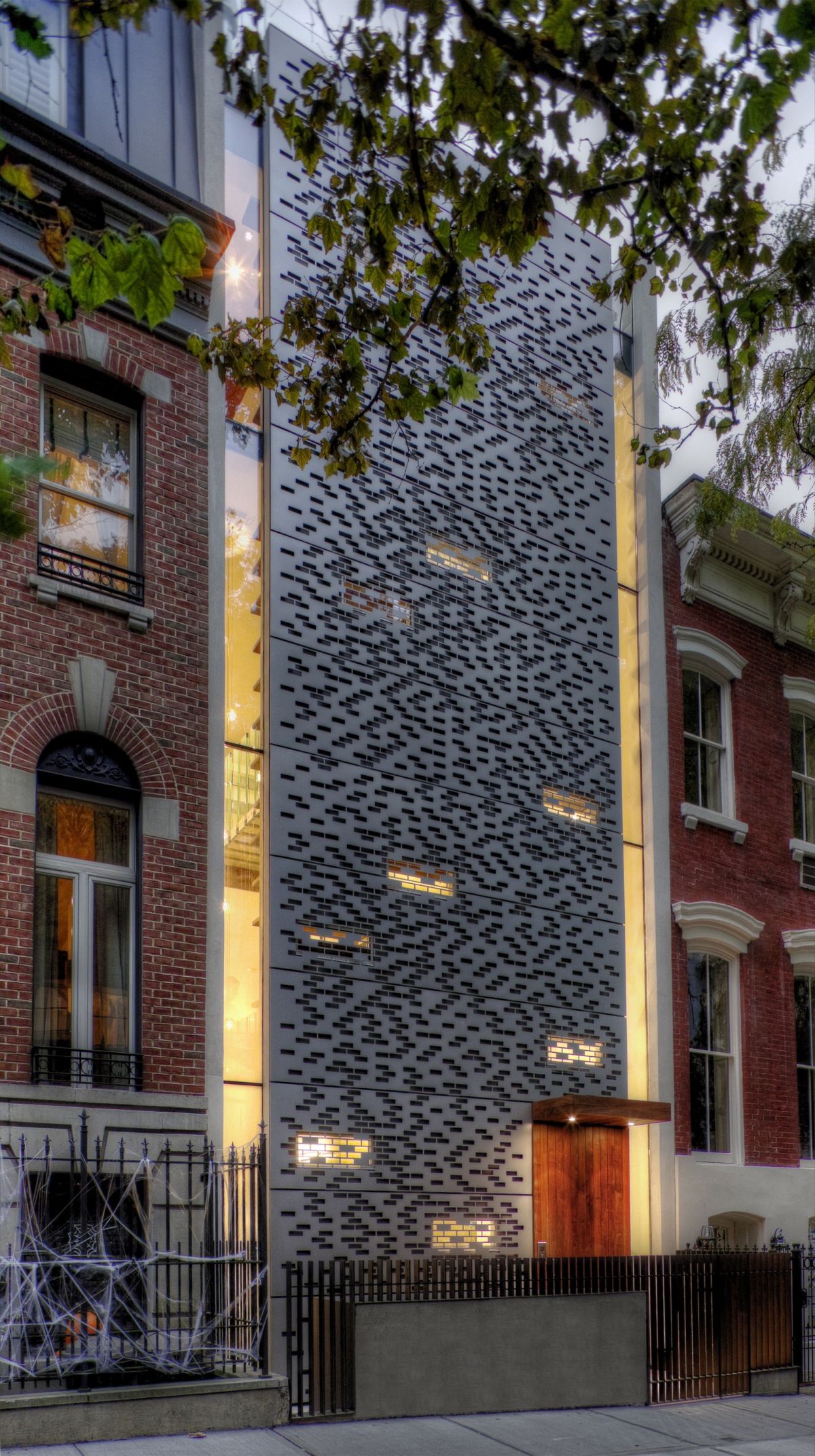 Urban townhouse design with a metalic perforated facade